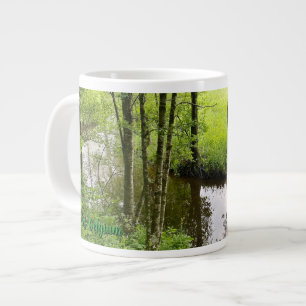 Taza De Café Gigante Hermoso bosque belga y río, viajar