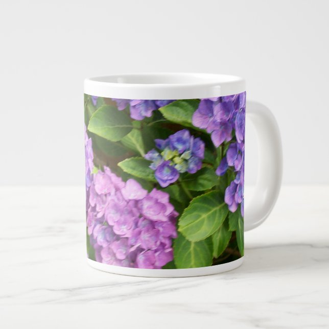 Taza De Café Gigante Hidráneas, azules, rosas, malvas, hojas verdes (Derecha)