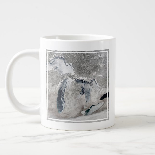 Taza De Café Gigante Hielo En Los Grandes Lagos, Estados Unidos. (Izquierda)