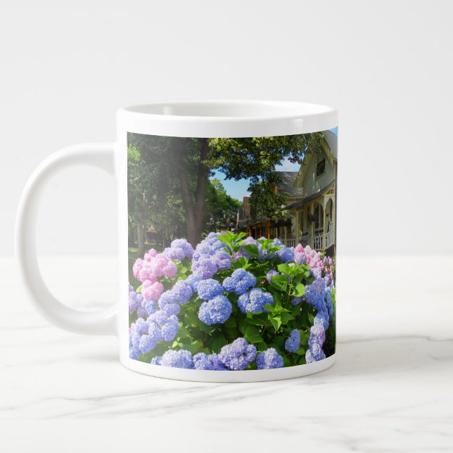 Taza De Café Gigante Hydrangeas azules y rosas - Viñedo de Martha (Izquierda)
