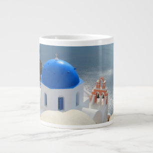 Taza De Café Gigante Iglesia de Santorini en el Sol de la tarde