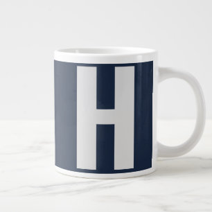 Taza De Café Gigante Inicial de monograma grande en azul oscuro y gris