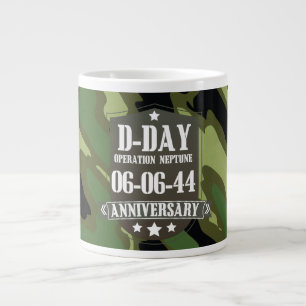 Taza De Café Gigante Insignia del aniversario del Día D con camuflaje