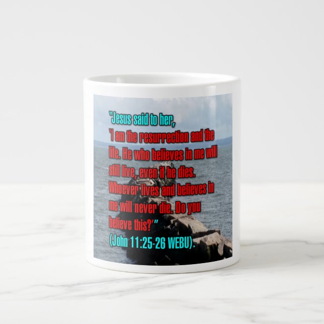 Taza De Café Gigante John 11:25-26 WEBU Mug (Frente)