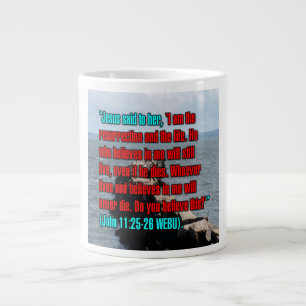 Taza De Café Gigante Juan 11:25-26 WEBU Mug