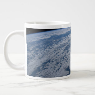 Taza De Café Gigante La Glint del Sol Viendo en el Océano Pacífico Sur.