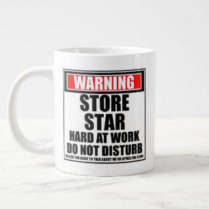 Taza De Café Gigante La Tienda De Aviso Estrella Duramente En El Trabaj