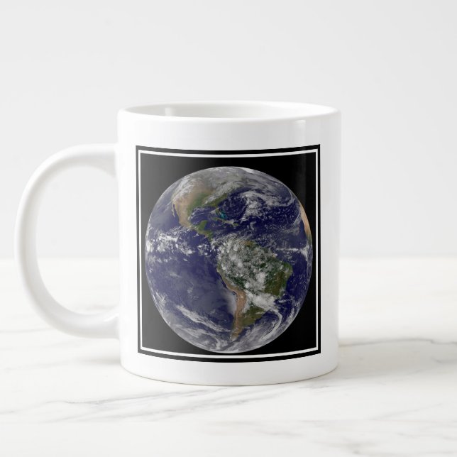Taza De Café Gigante Las Américas en el Día de la Tierra. (Izquierda)