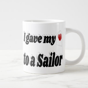 Taza De Café Gigante Le di mi corazón a un texto negro marinero
