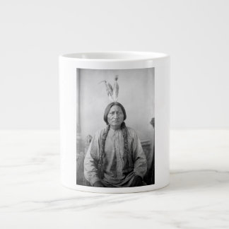Taza De Café Gigante Líder lakota sacudiendo a indígenas norteamericano