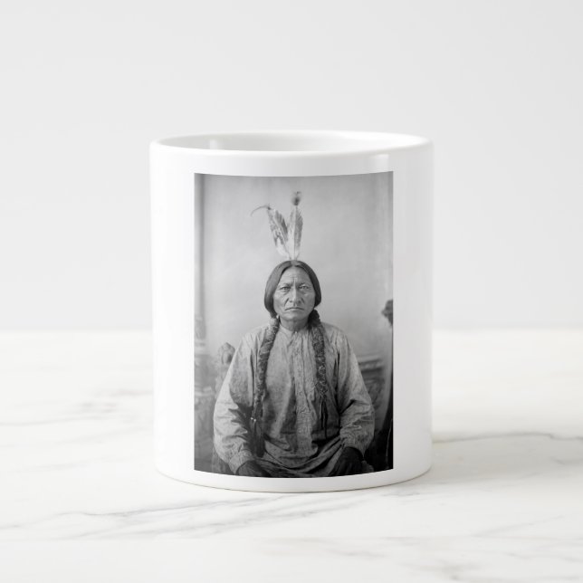 Taza De Café Gigante Líder lakota sacudiendo a indígenas norteamericano (Frente)