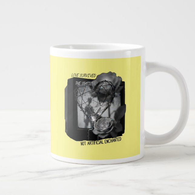 Taza De Café Gigante Love Survived the Static (Derecha)