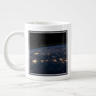 Taza De Café Gigante Luces De La Ciudad Del Sur De Estados Unidos.