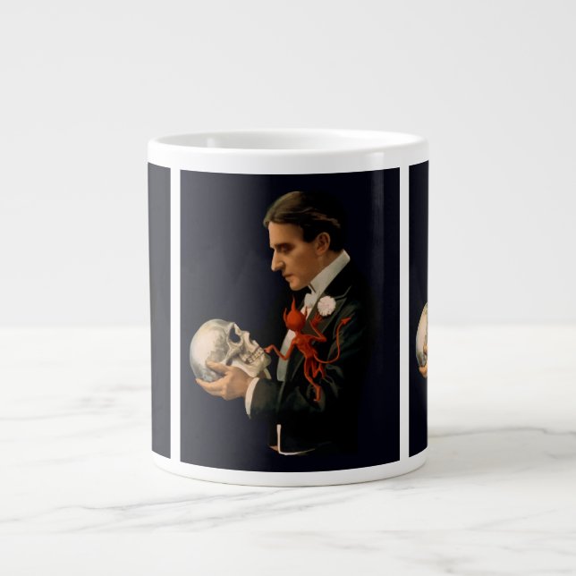 Taza De Café Gigante Mago Antiguo, Thurston sosteniendo un cráneo human (Frente)