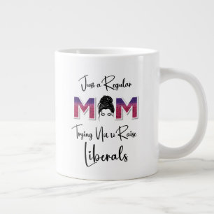 Taza De Café Gigante Mamá normal tratando de no criar a los liberales-M
