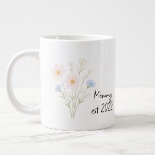 Taza De Café Gigante Mami Est personalizada. Mug con la flor silvestre