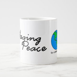 Taza De Café Gigante Manipulación de la paz en la Tierra