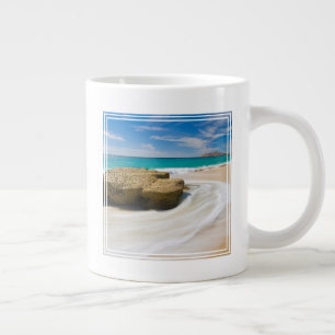 Taza De Café Gigante Marea del Océano Gira en la Playa