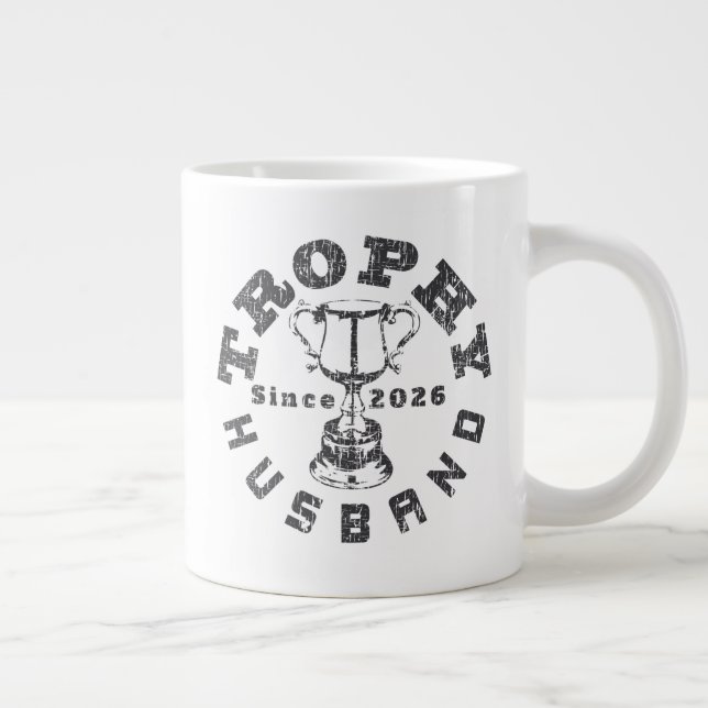 Taza De Café Gigante Marido trofeo 2026 Mug (Derecha)