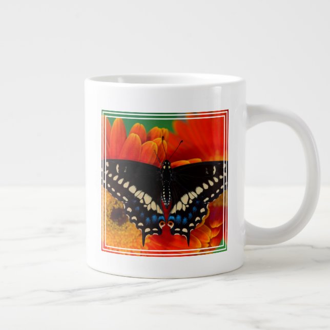 Taza De Café Gigante Mariposa de cola negra en Gerberia Daisy (Derecha)