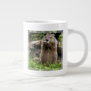 Taza De Café Gigante Marmota comiendo una flor