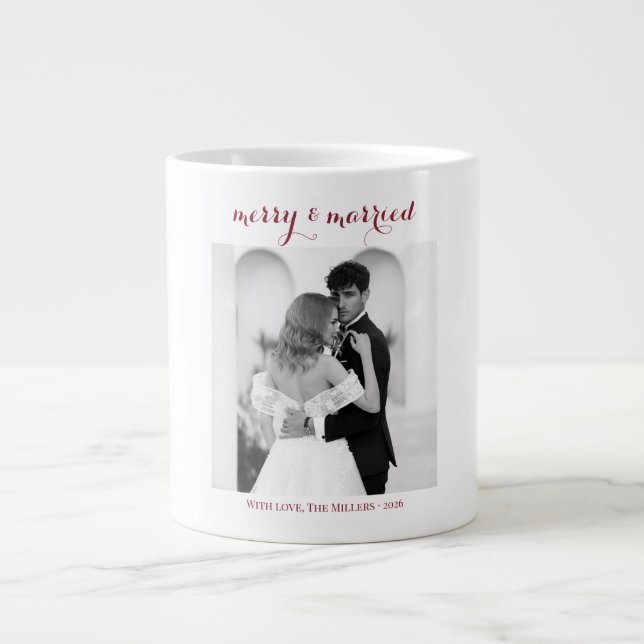 Taza De Café Gigante Merry & Married - Personalized Newlywed Christmas  (Frente)