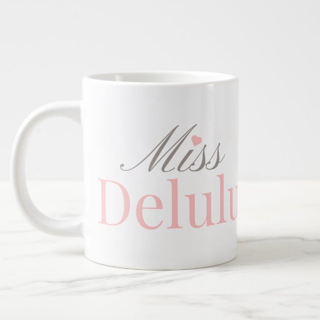 Taza De Café Gigante Miss Delulu, Funny Pink Aesthetic Gift for Her (Izquierda)