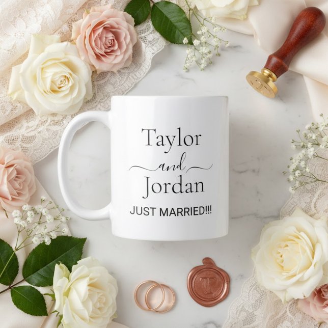 Taza De Café Gigante Modern "Just Married" Wedding Minimalist  (Subido por el creador)