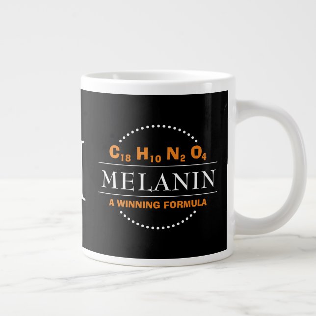 Taza De Café Gigante Monograma de fórmula ganadora de MELANIN (Derecha)