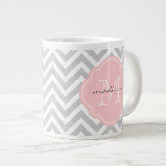 Taza De Café Gigante Monograma del Personalizado de Chevron rosa gris y