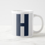 Taza De Café Gigante Monograma inicial sobredimensionado en gris y azul<br><div class="desc">Negrita y simple, personalizado jumbo mordaza con su elección de inicial. El diseño presenta una tipografía sans serif sobredimensionada en azul oscuro sobre un fondo gris plateado. La plantilla está configurada para que usted cambie la carta pero, si usted desea editar los colores también, por favor haga clic "personalizar más...</div>