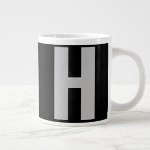 Taza De Café Gigante Monograma inicial sobredimensionado en negro y gri