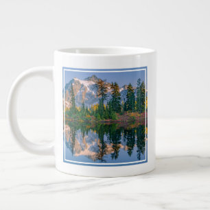 Taza De Café Gigante Monte Shuksan reflejado en el lago Reflection