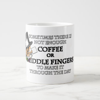 Taza De Café Gigante No basta de café o café gigante en los dedos medio