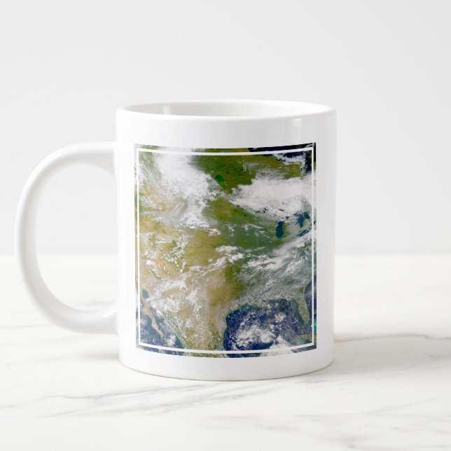 Taza De Café Gigante Norteamérica Con Humo Visible En Lugares. (Izquierda)