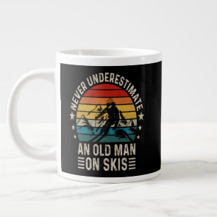 Taza De Café Gigante Nunca Subestimes A Un Hombre Mayor En Esquís Retro