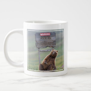 Taza De Café Gigante Oso Pardo Juega Con Señal