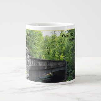 TAZA DE CAFÉ GIGANTE PAISAJE DEL PUENTE CON EL TEXTO