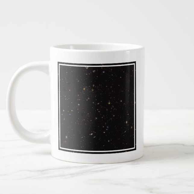 Taza De Café Gigante Parte Del Cielo Con Más De 45.000 Galaxias Visible (Izquierda)