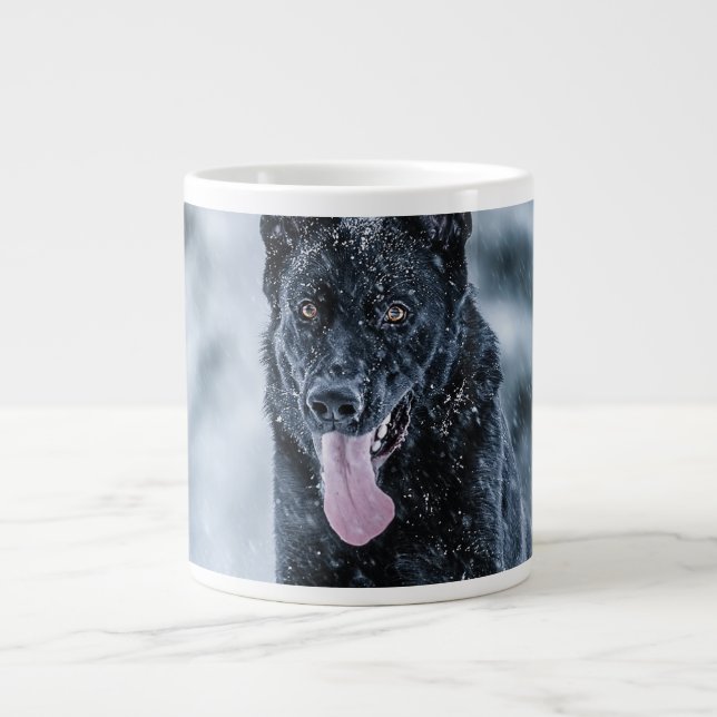 Taza De Café Gigante Pastor alemán negro con cubierta de Duvet de nieve (Frente)