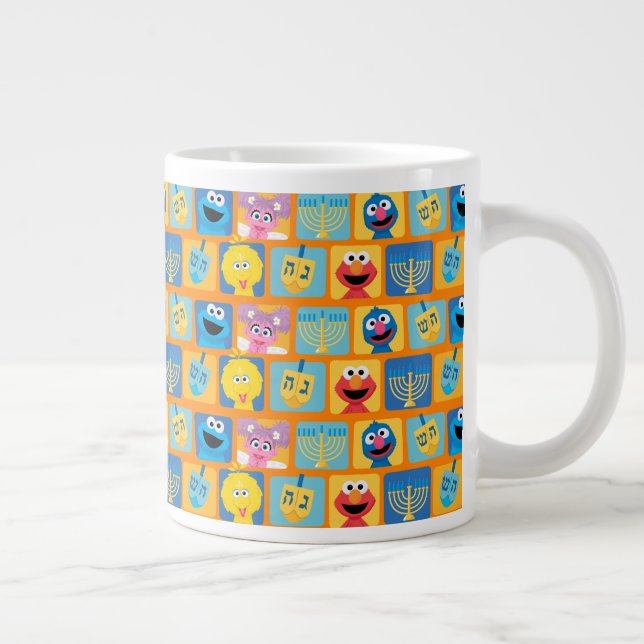 Taza De Café Gigante Patrón de Hanukkah de Plaza Sésamo (Derecha)