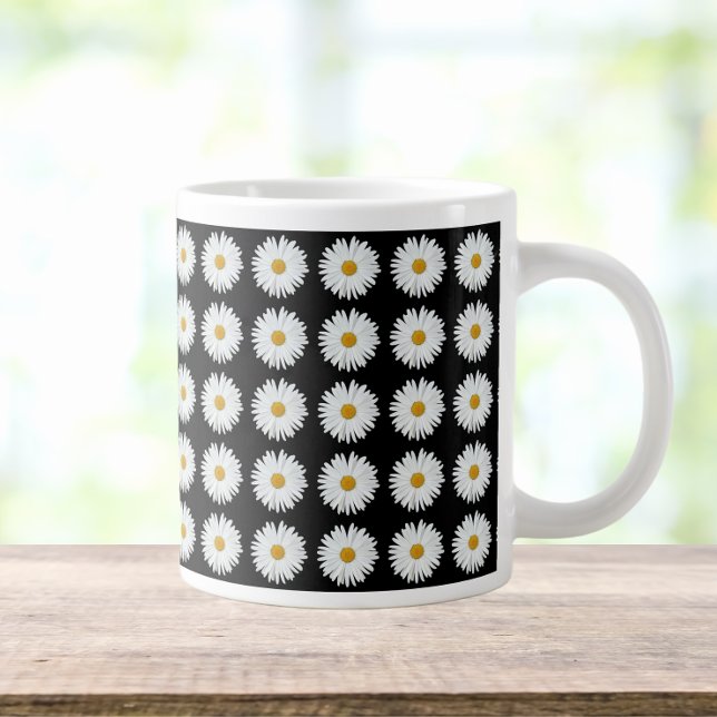 Taza De Café Gigante Patrón floral de margarita blanca sobre negro (In Situ)