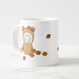 Taza De Café Gigante Pequeño bebé de otoño entre las hojas