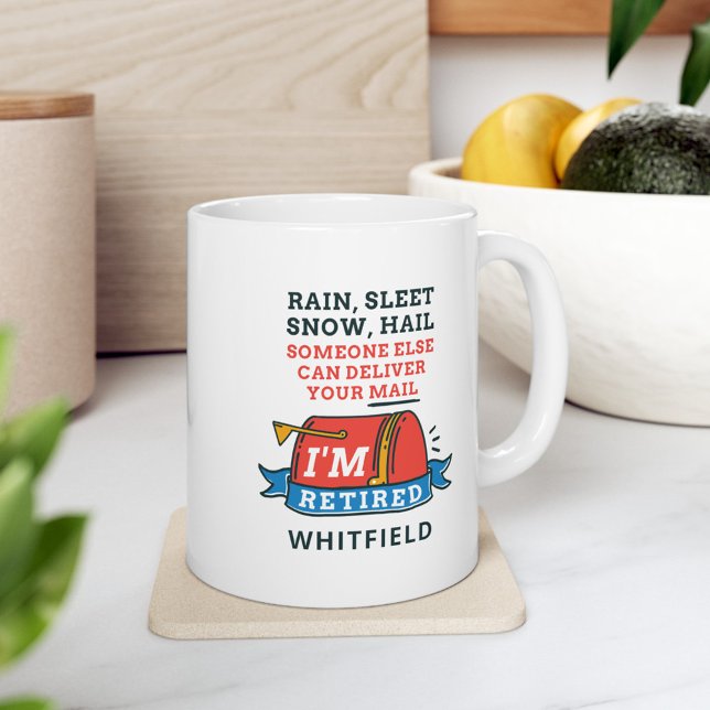 Taza De Café Gigante Personalizado de Jubilación de Mailman, trabajador (Retired Postal Worker Funny Keepsake White 11oz Coffee Mug)
