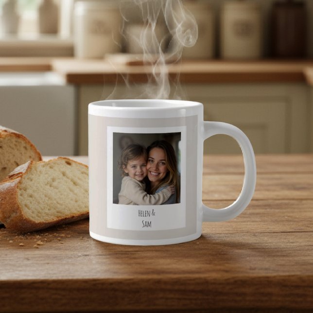 Taza De Café Gigante Personalized Minimalist Family Photo Soft Beige (Subido por el creador)