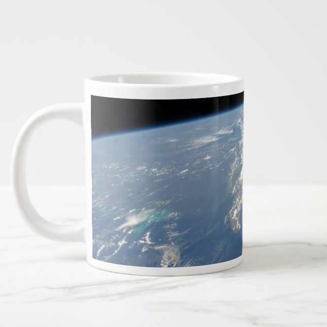 Taza De Café Gigante Polvo Saharaui Que Se Incide Hacia Occidente En El (Izquierda)