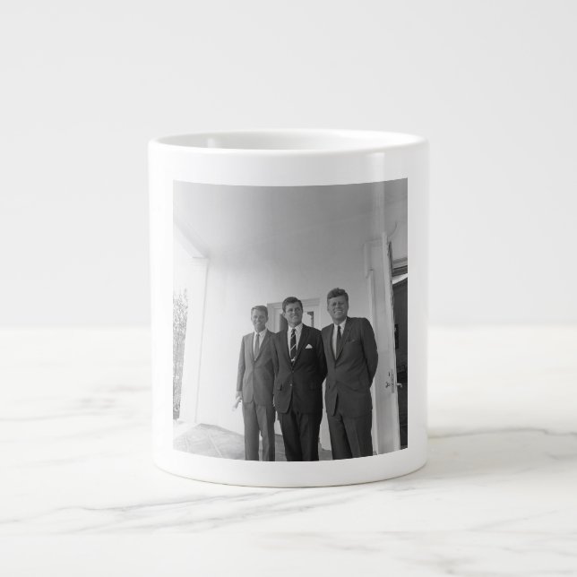 Taza De Café Gigante Presidente John Kennedy y Brothers American Camelo (Frente)