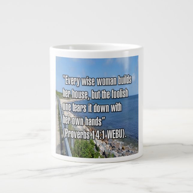 Taza De Café Gigante Proverbios 14:1 WEBU Mug (Frente)