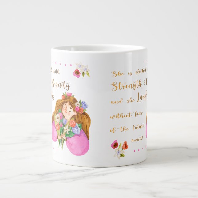 Taza De Café Gigante Proverbios 31:25 Ella está vestida con fuerza  (Frente)