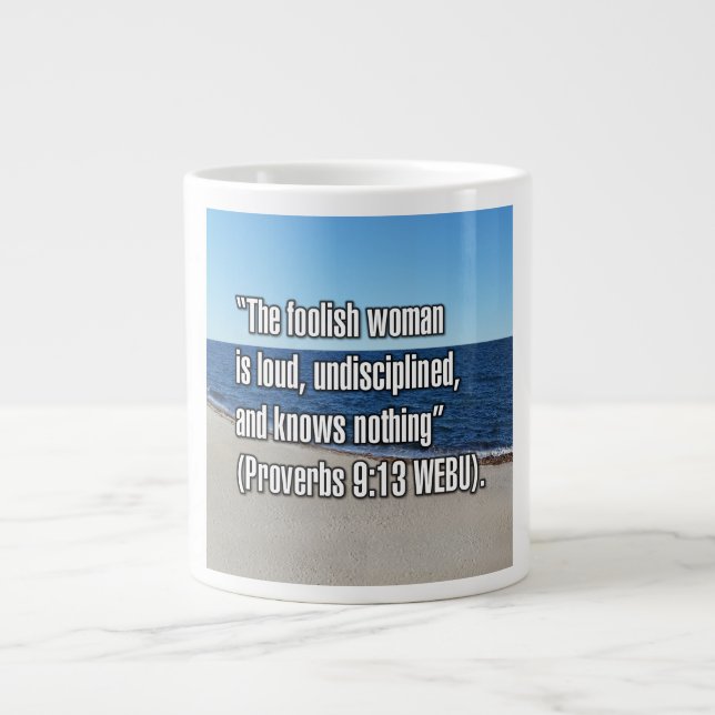 Taza De Café Gigante Proverbios 9:13 WEBU Mug (Frente)